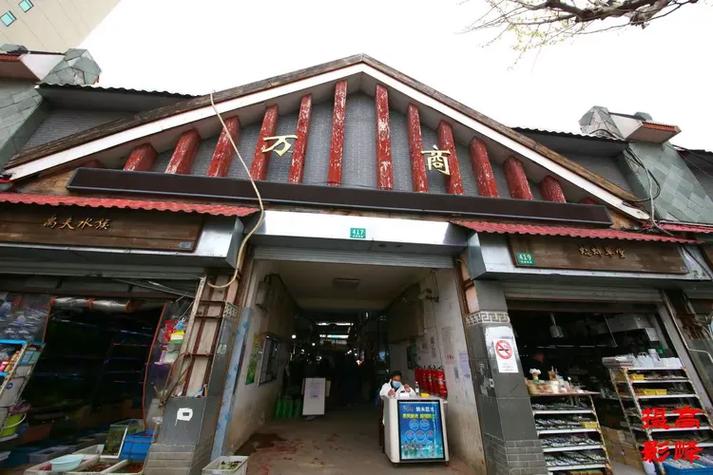 "沿街店鋪▲"二手貨市場"底樓日用百貨店鋪▲"二手貨市場"二樓服飾,鞋